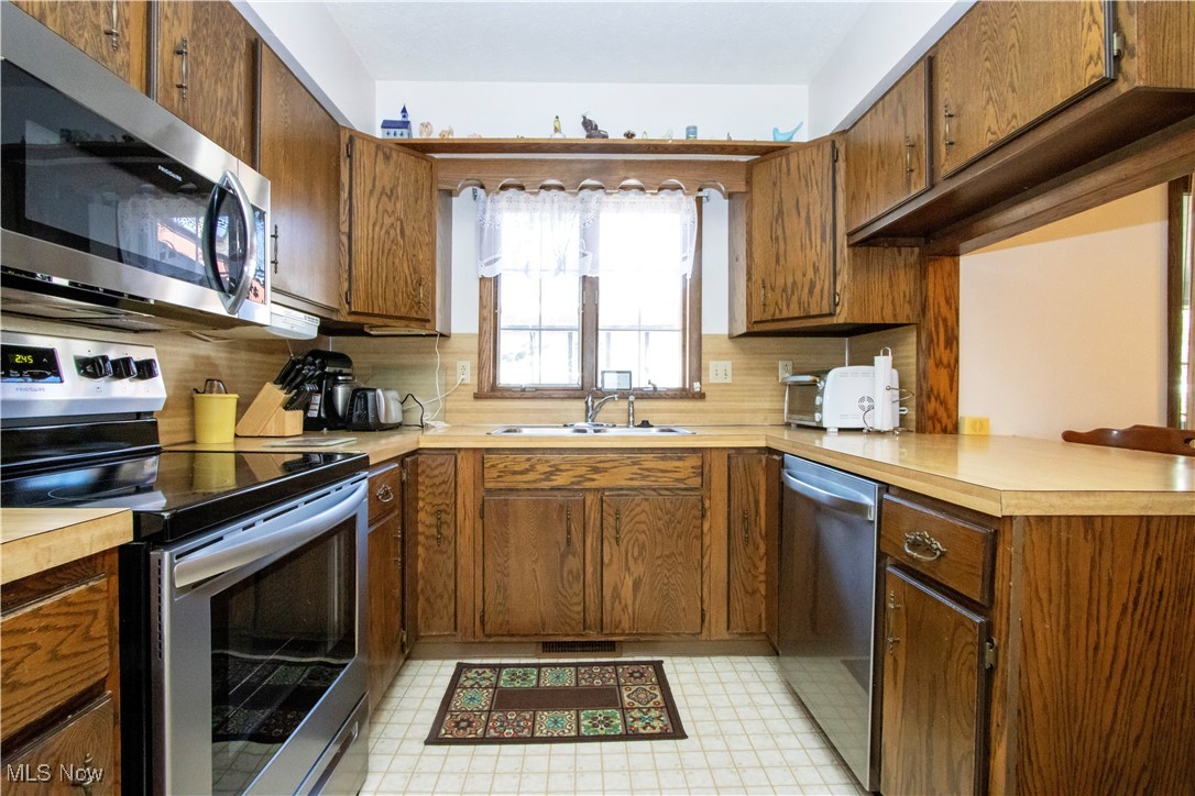 401 Oakmont Court