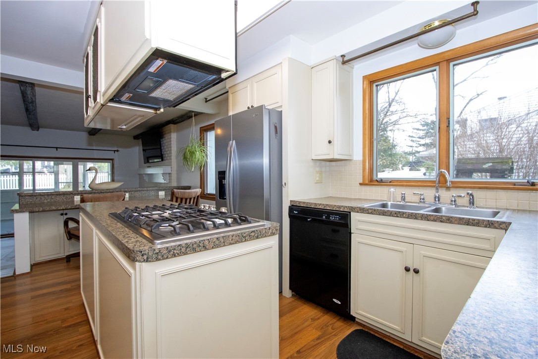 1047 Ashwood Drive