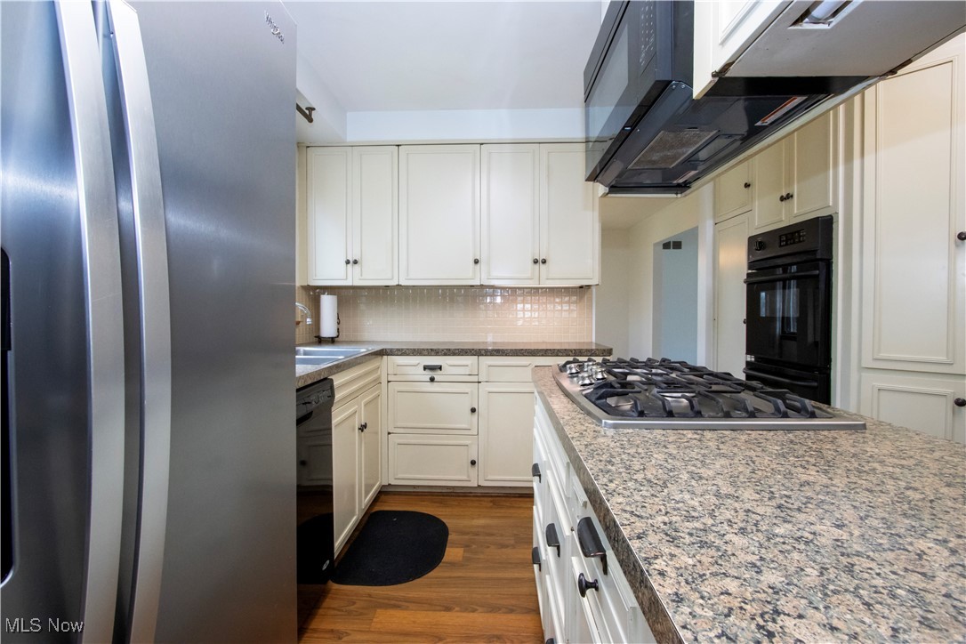 1047 Ashwood Drive