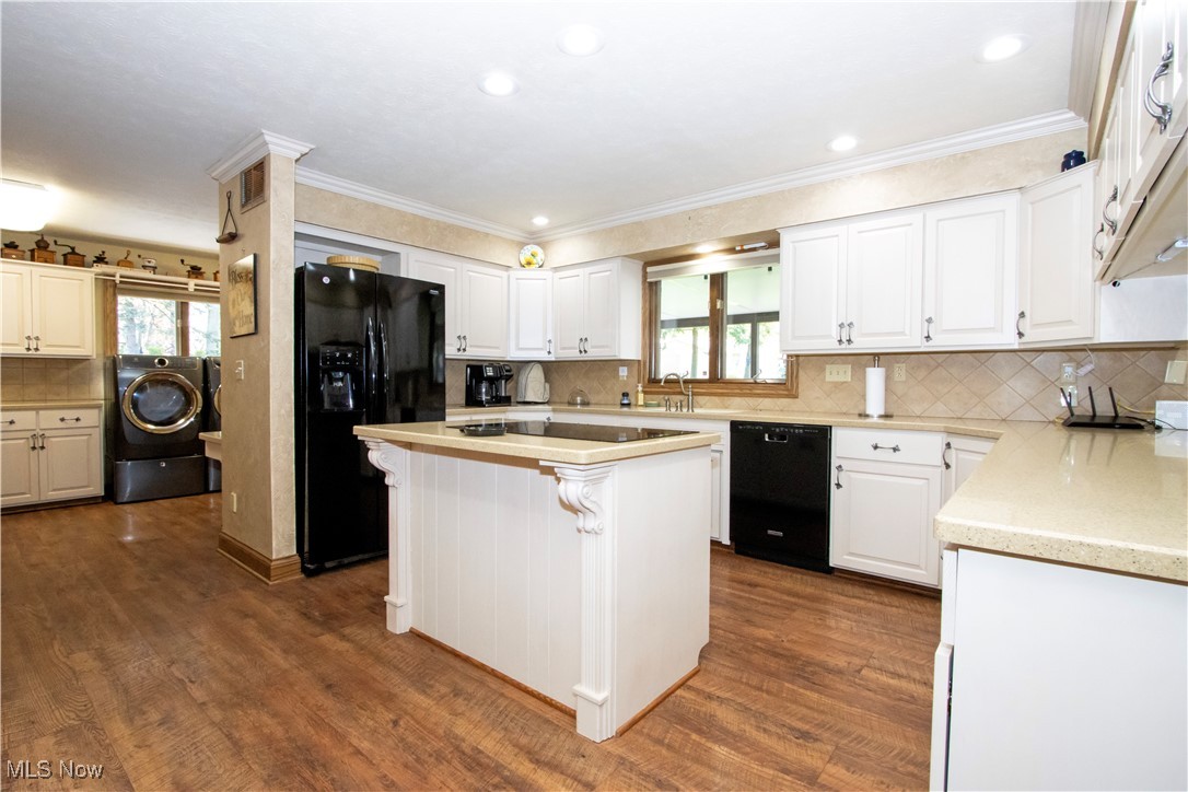1563 Rosewood Drive