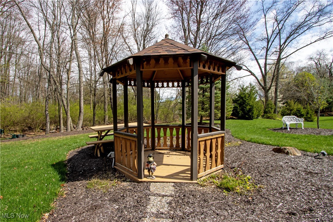 2766 Vinton Woods