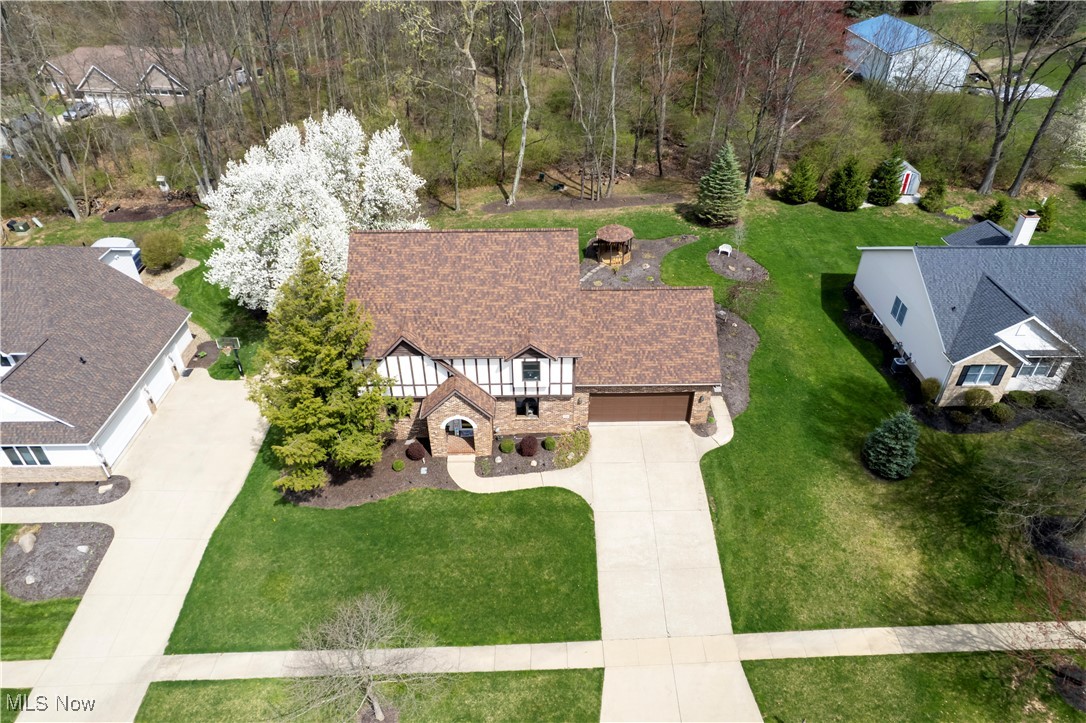 2766 Vinton Woods