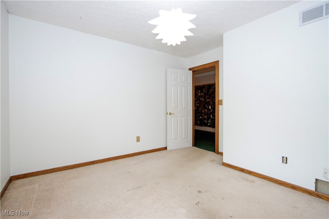 2766 Vinton Woods