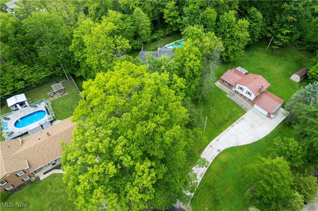 841 Debby Lane W