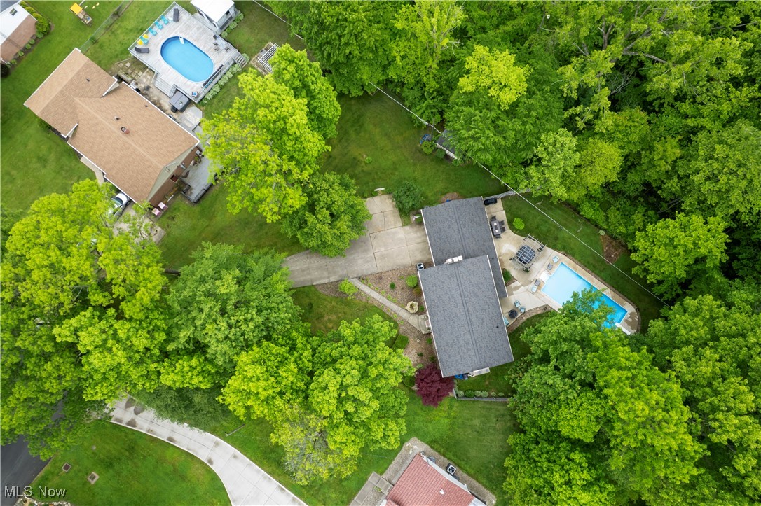 841 Debby Lane W