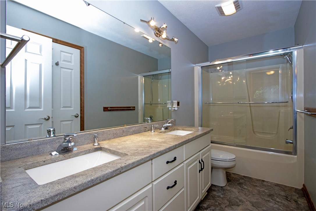 2143 Canterbury Lane