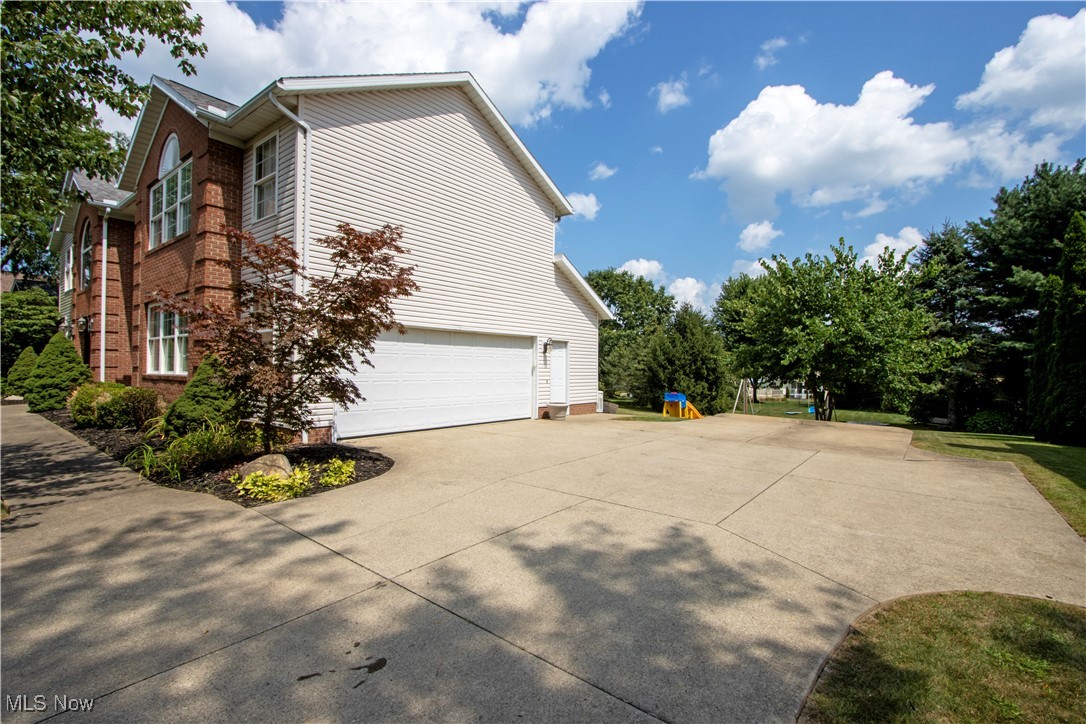 2143 Canterbury Lane
