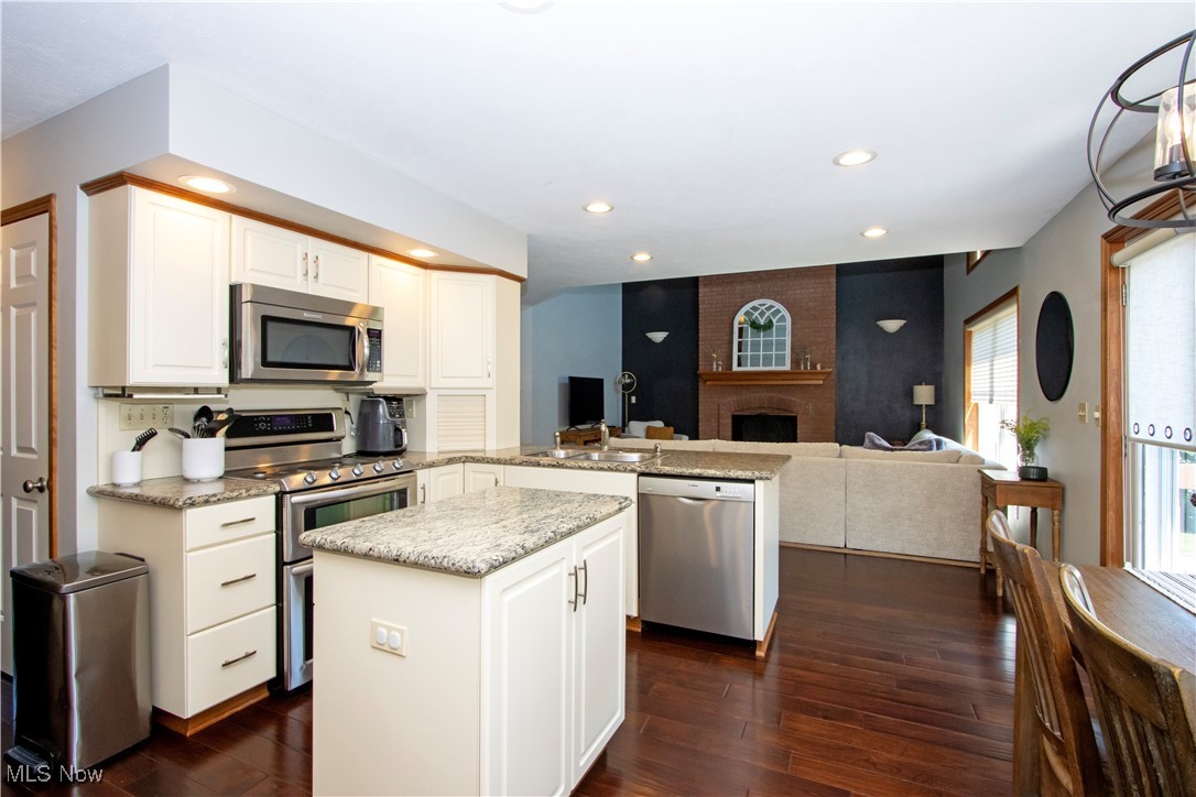 2143 Canterbury Lane