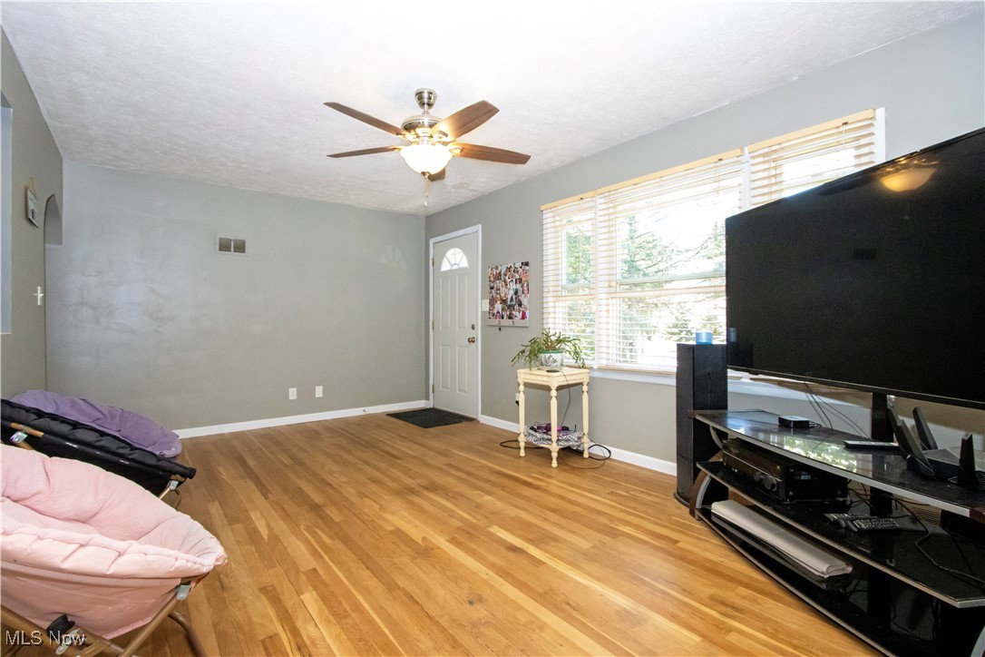 2537 Oak Hill