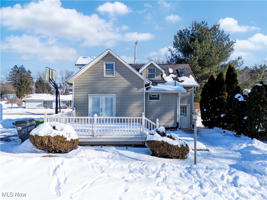 435 Locust Street S