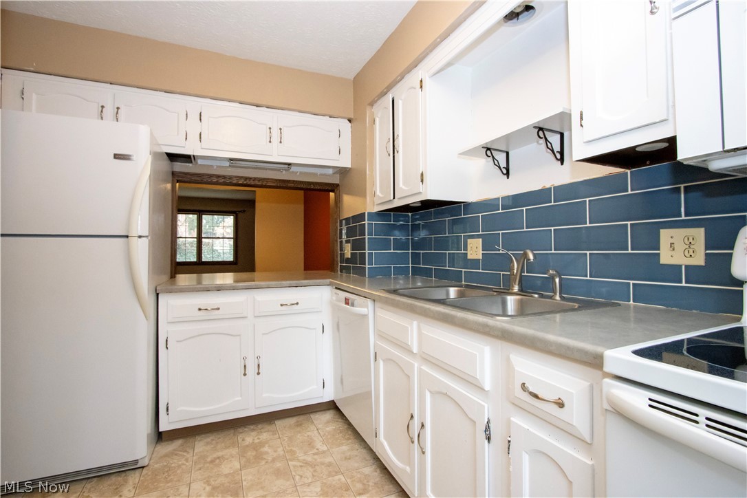 103 Oakmont Court