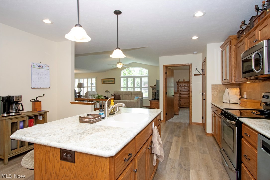 233 Woodbury Circle