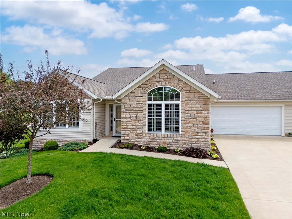 233 Woodbury Circle