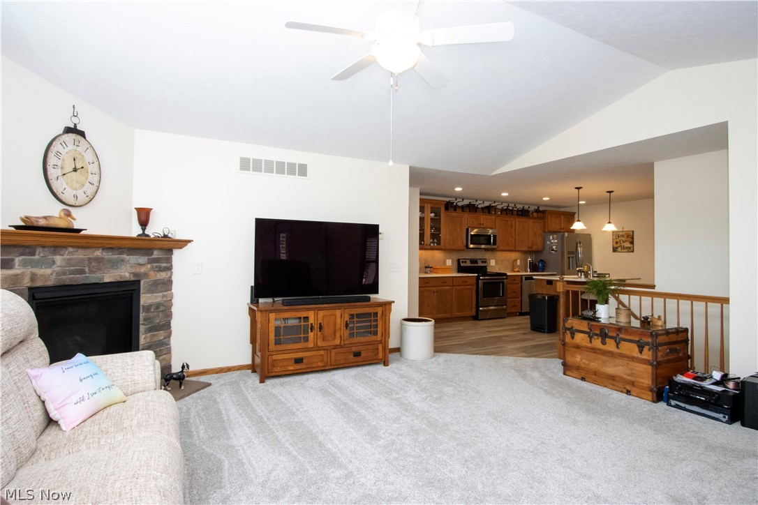 233 Woodbury Circle