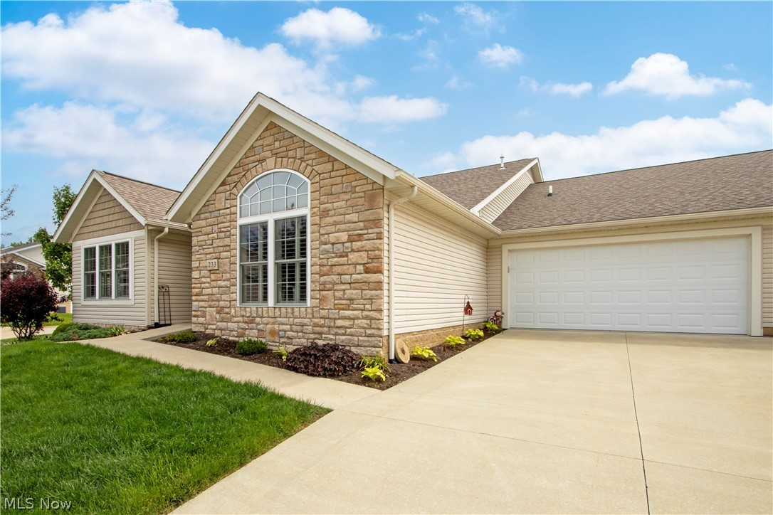 233 Woodbury Circle
