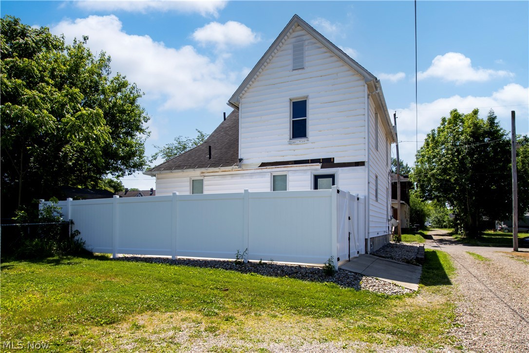 714 Pike Avenue SW
