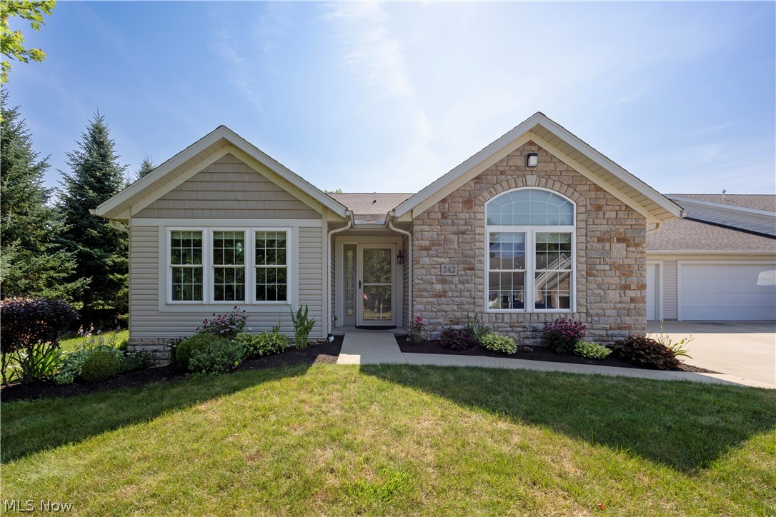 242 Woodbury Circle