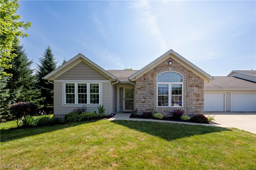 242 Woodbury Circle