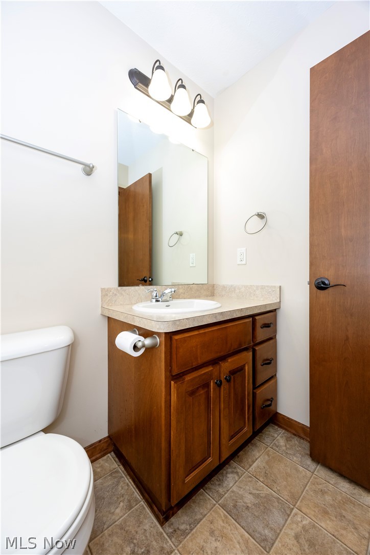 242 Woodbury Circle