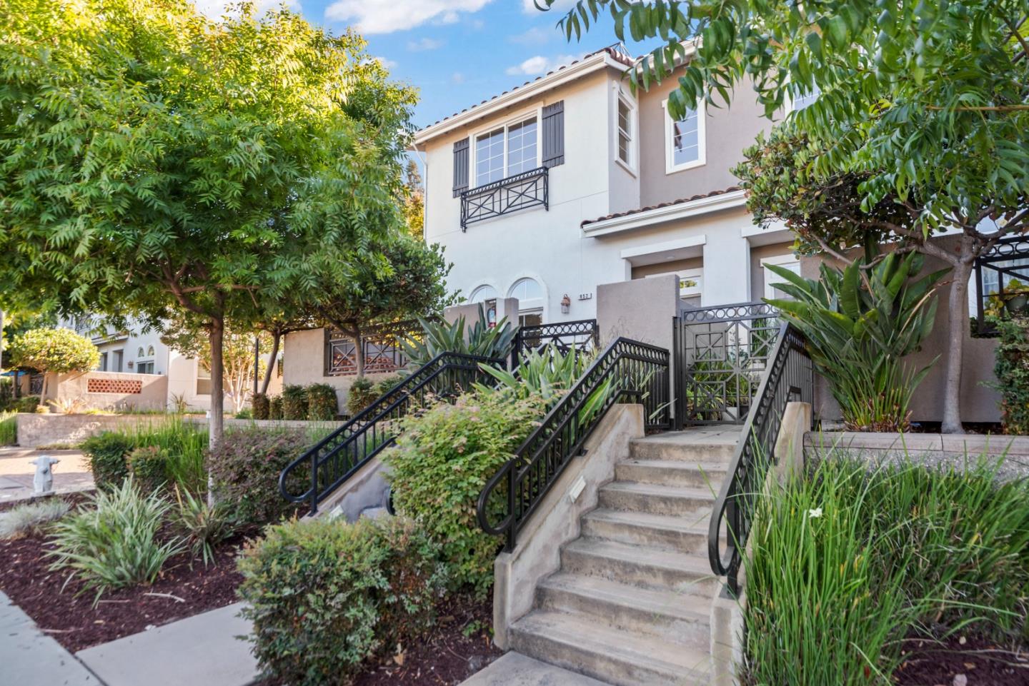 952 Scott BLVD