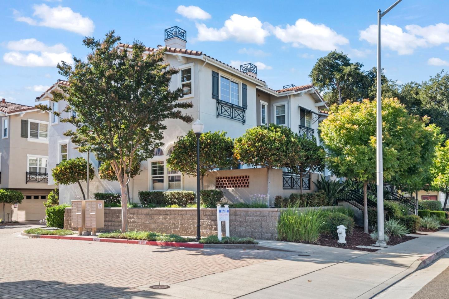 952 Scott BLVD