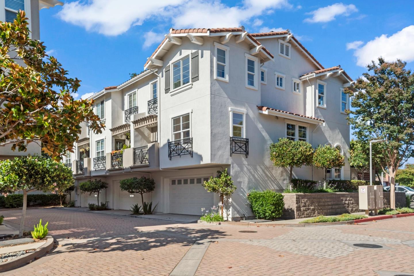 952 Scott BLVD
