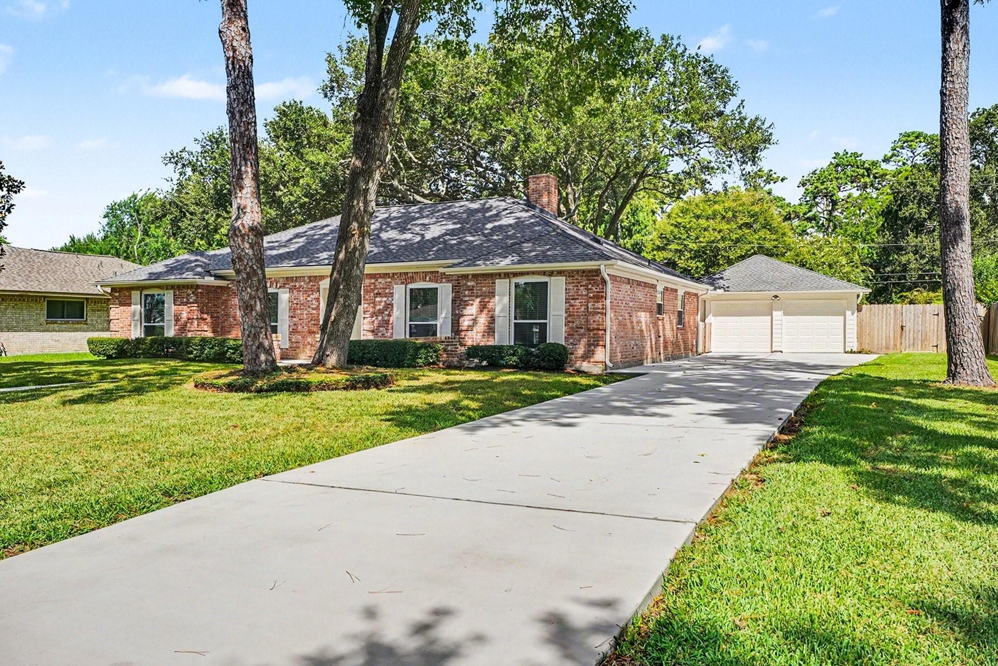 2817 Frostwood Circle