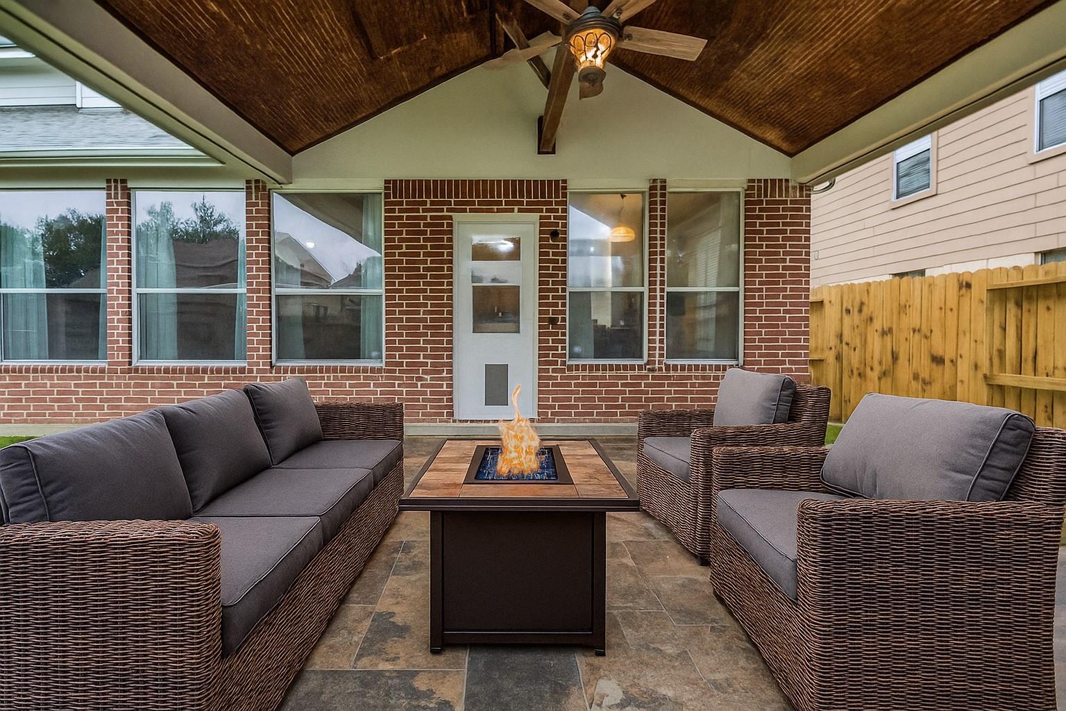 4438 W Maple Drive