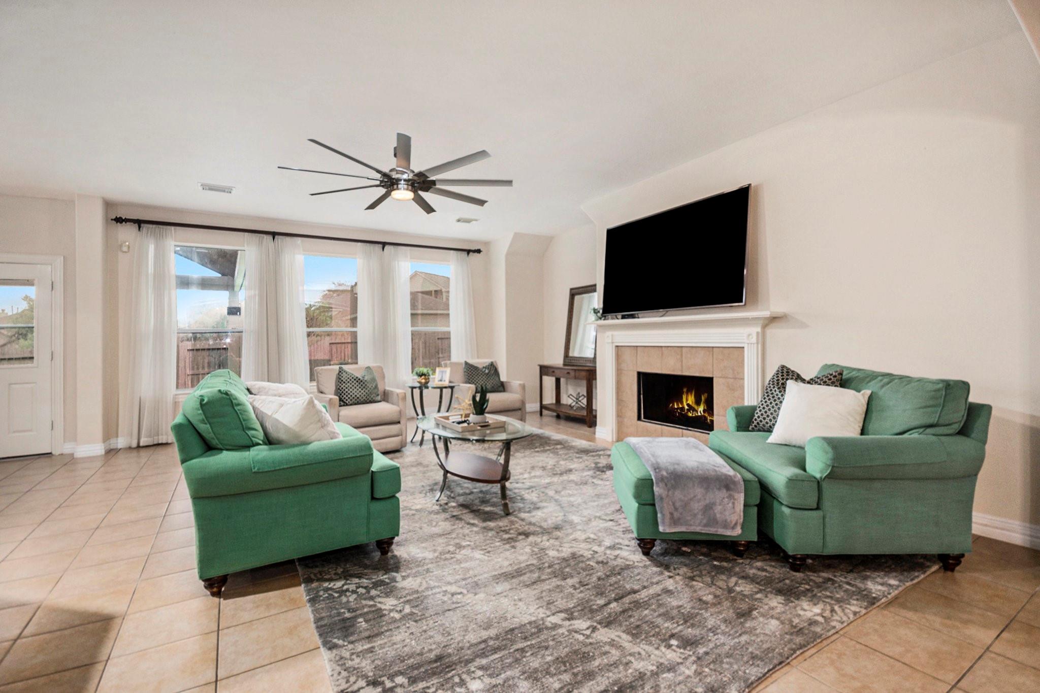 4438 W Maple Drive