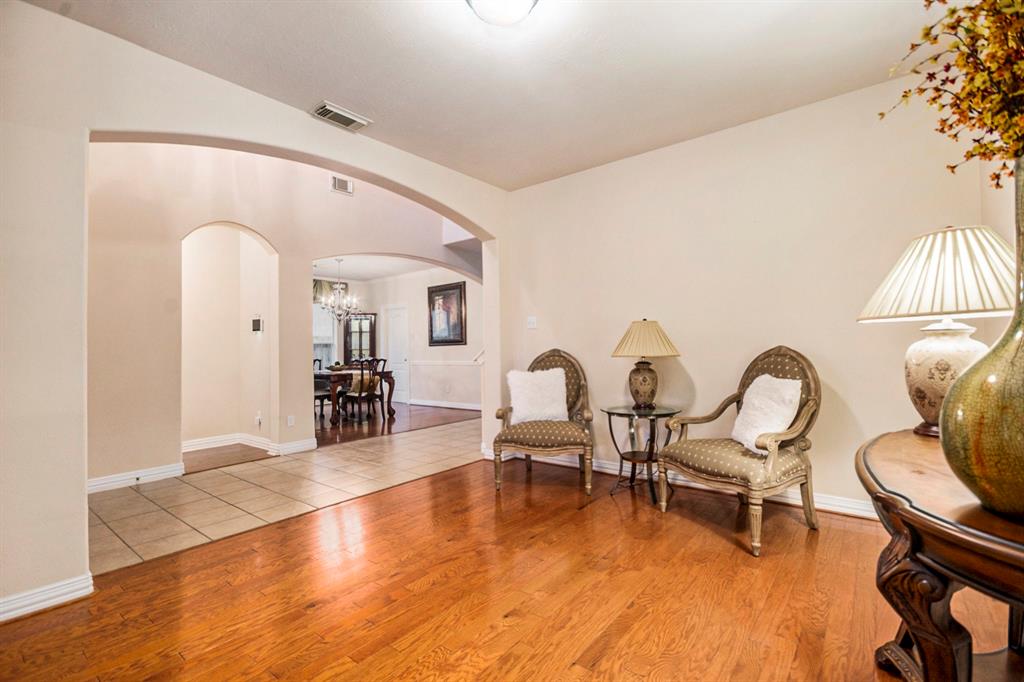 4438 W Maple Drive