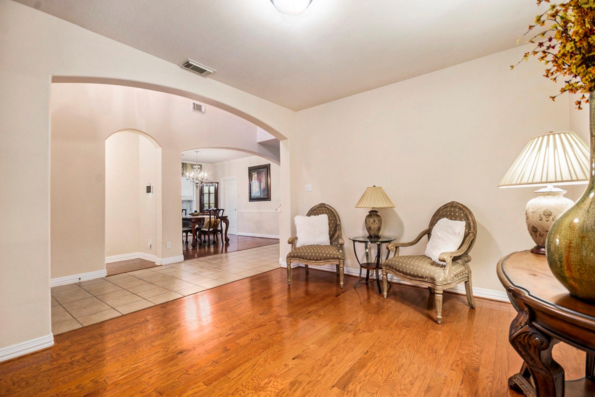 4438 W Maple Drive