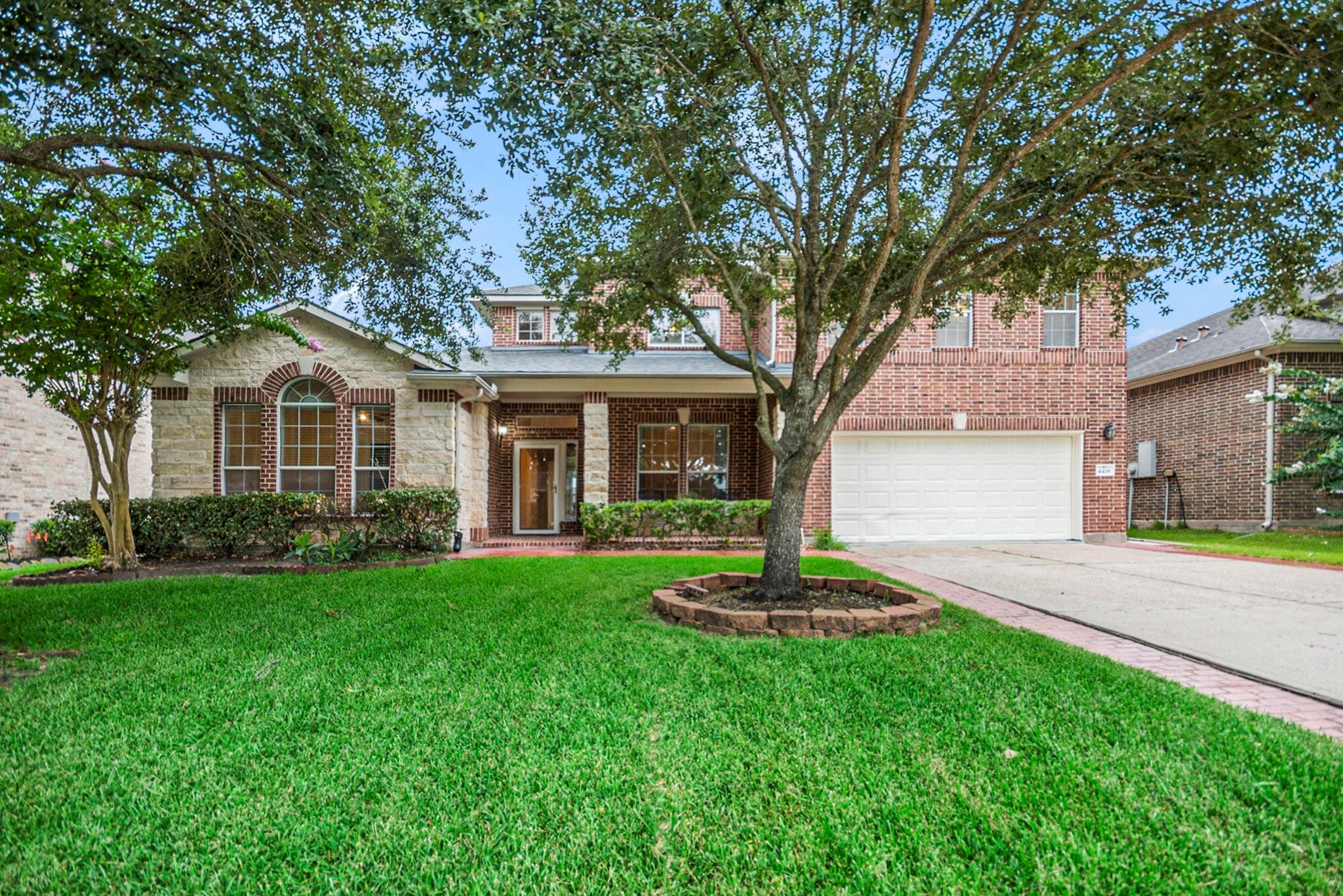 4438 W Maple Drive