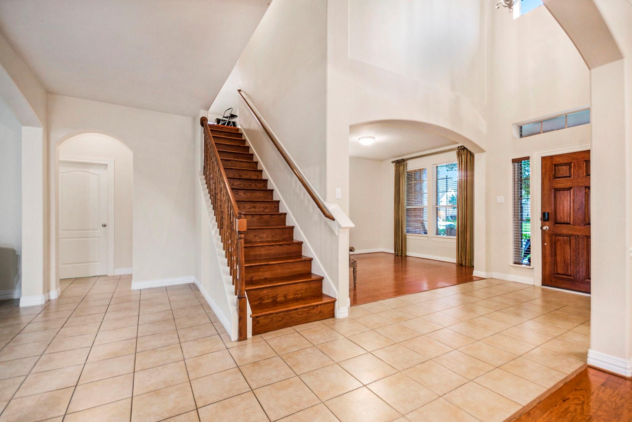 4438 W Maple Drive