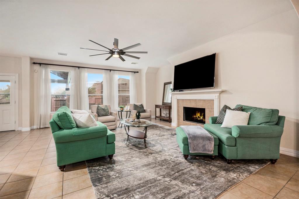 4438 W Maple Drive