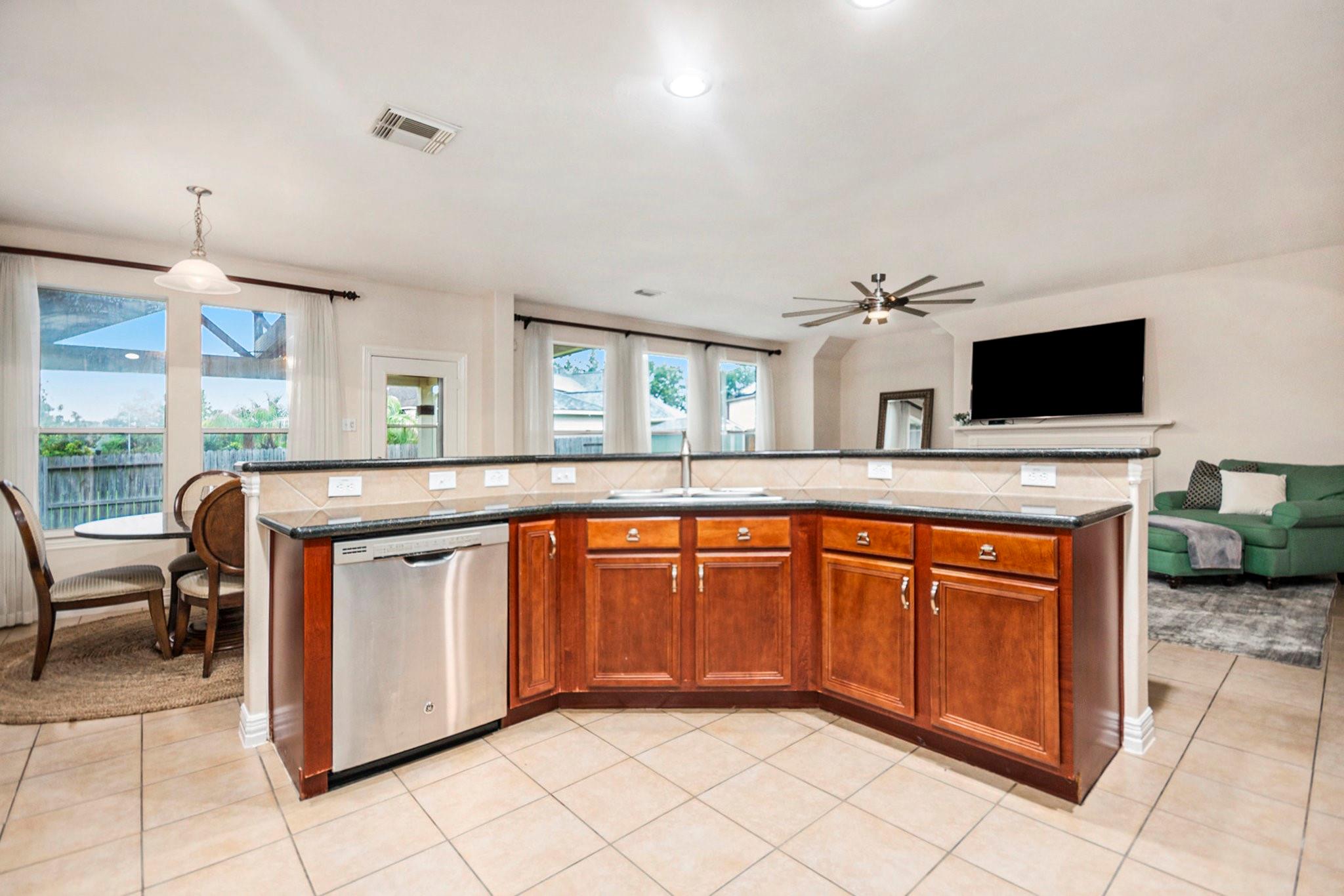4438 W Maple Drive