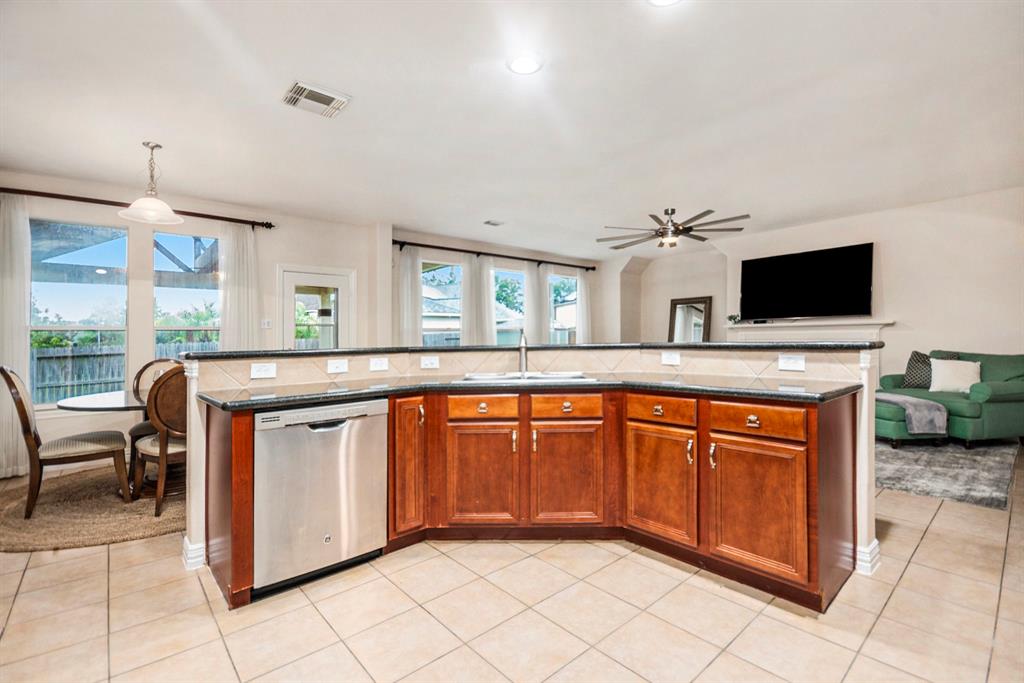 4438 W Maple Drive
