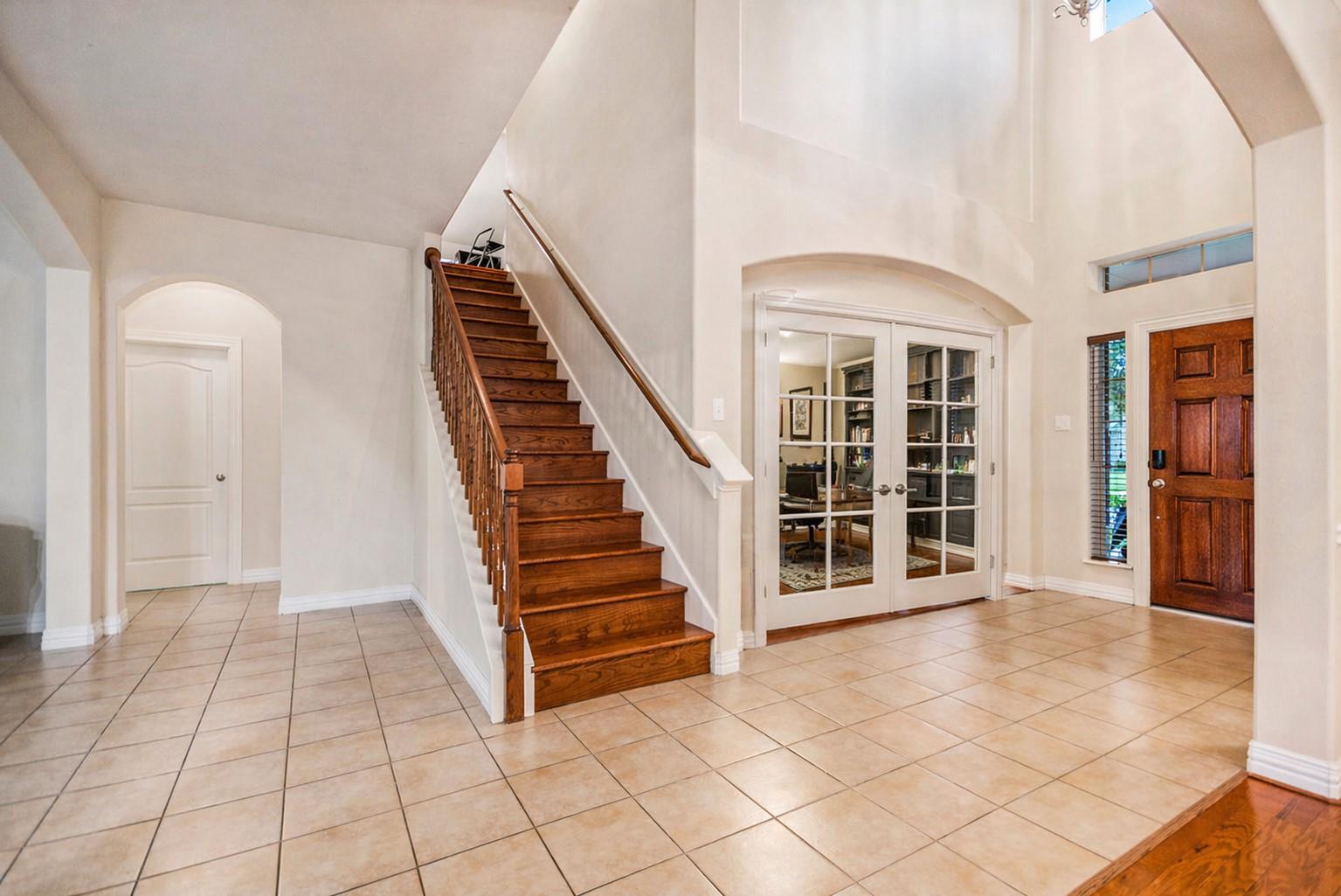4438 W Maple Drive
