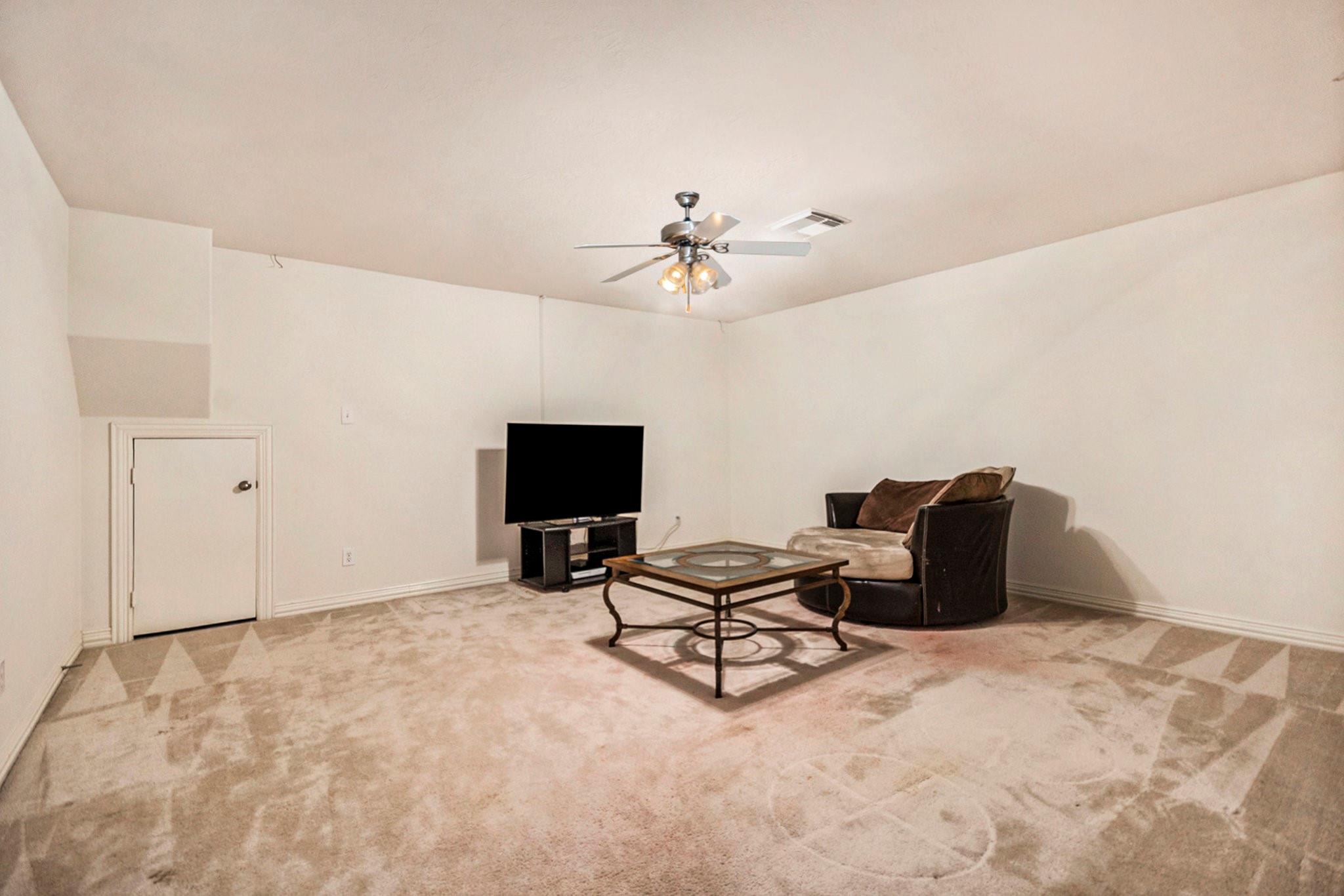4438 W Maple Drive