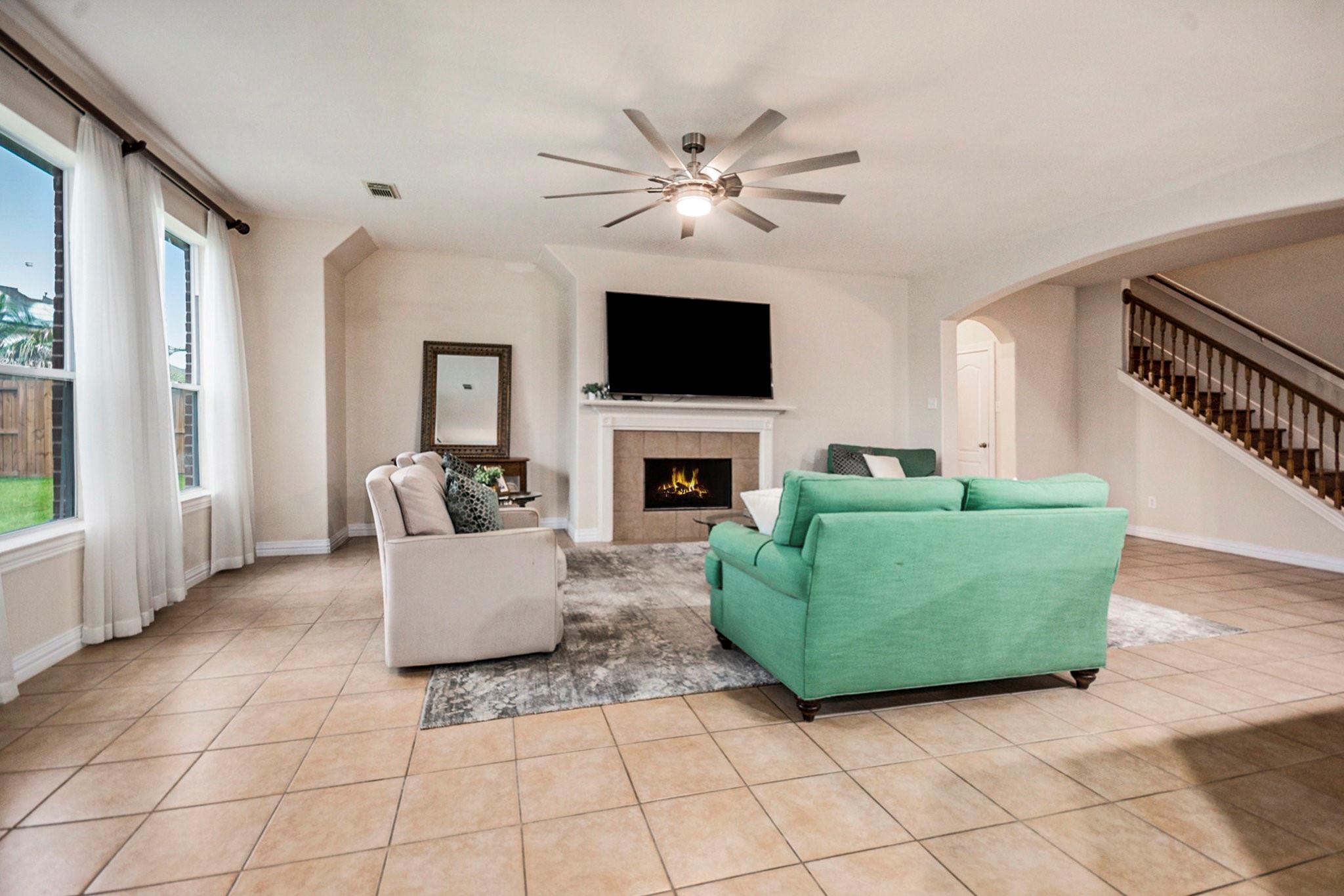 4438 W Maple Drive