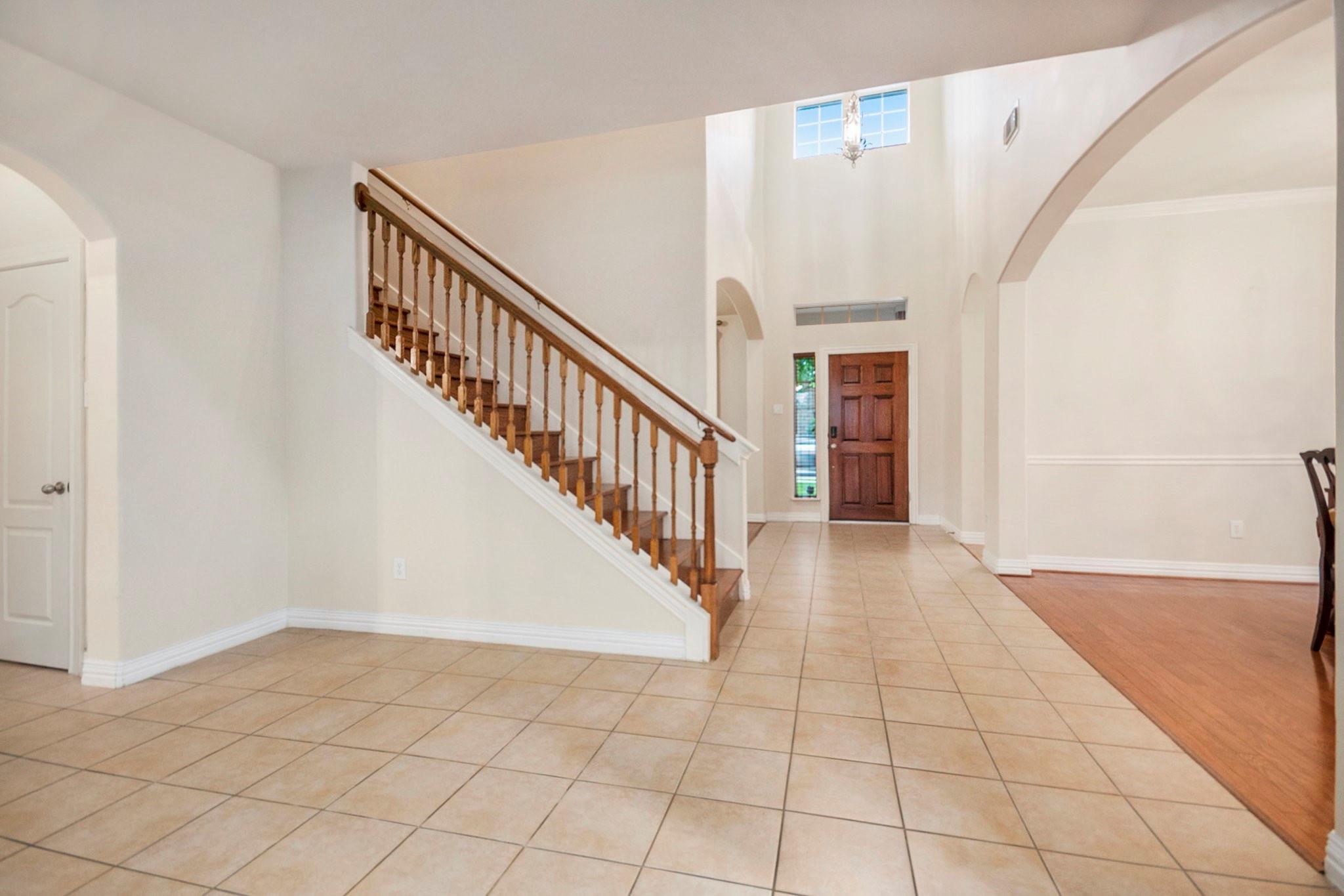 4438 W Maple Drive