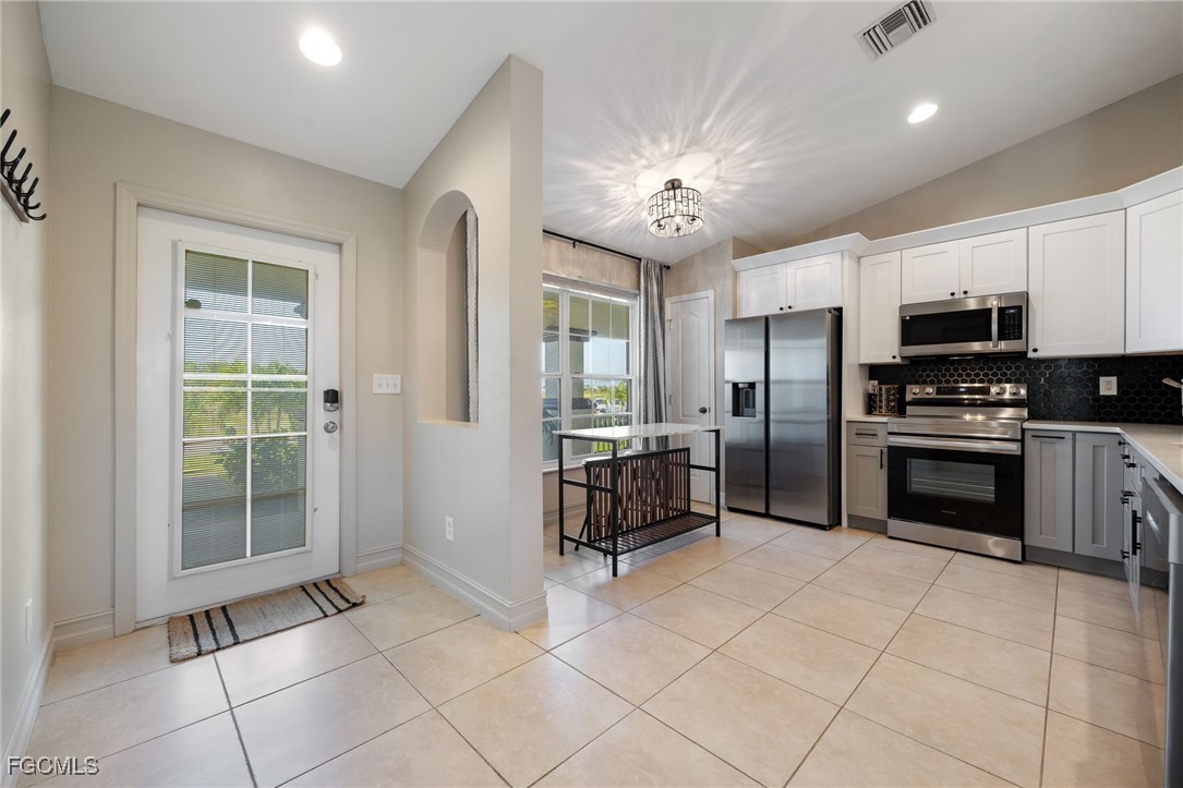 1123 Tropicana PKWY W