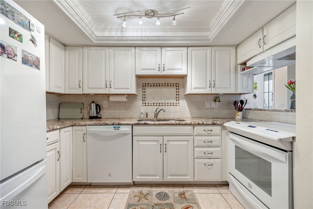 4904 Vincennes ST 103