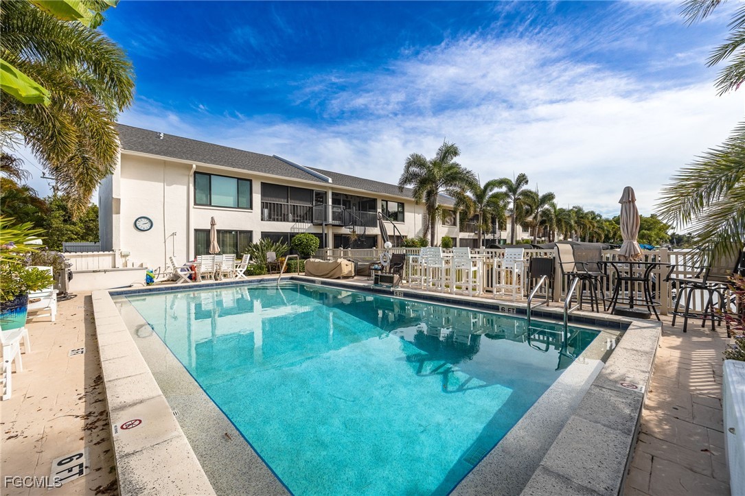 4904 Vincennes ST 103