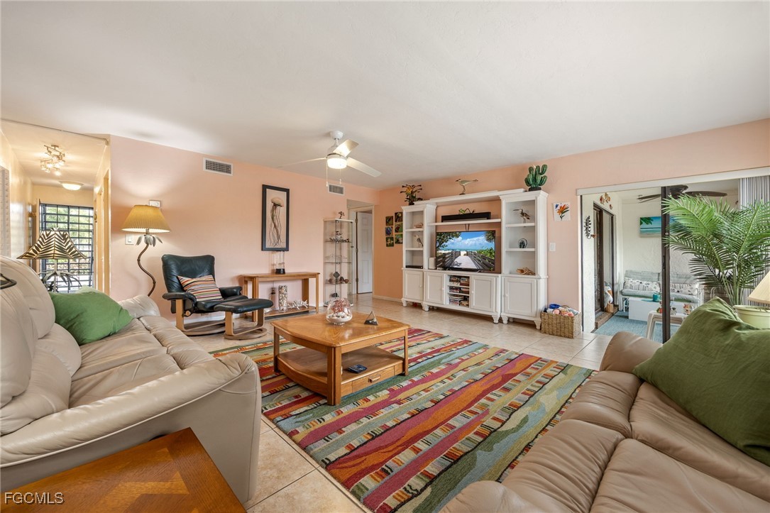 4904 Vincennes ST 103