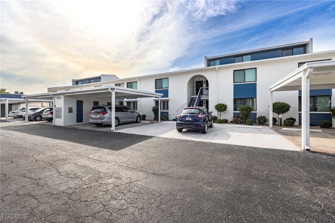 4904 Vincennes ST 103