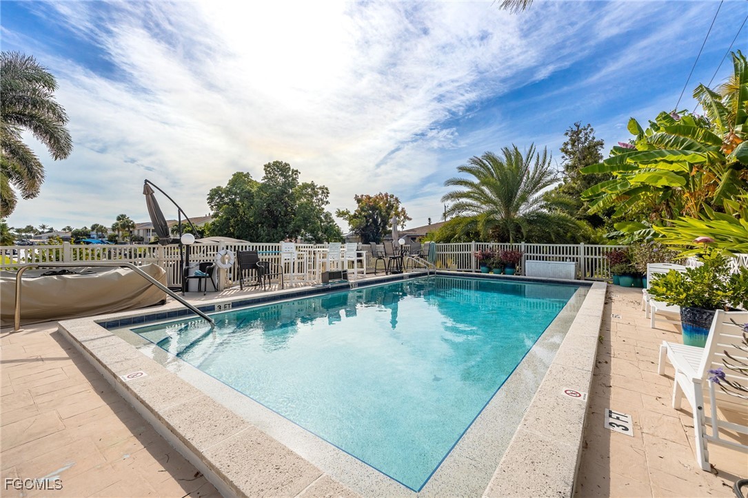 4904 Vincennes ST 103