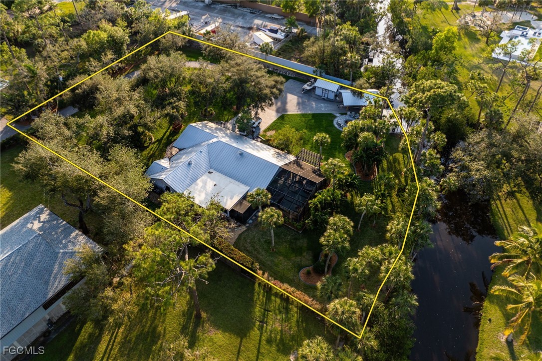 15630 Roberts LN