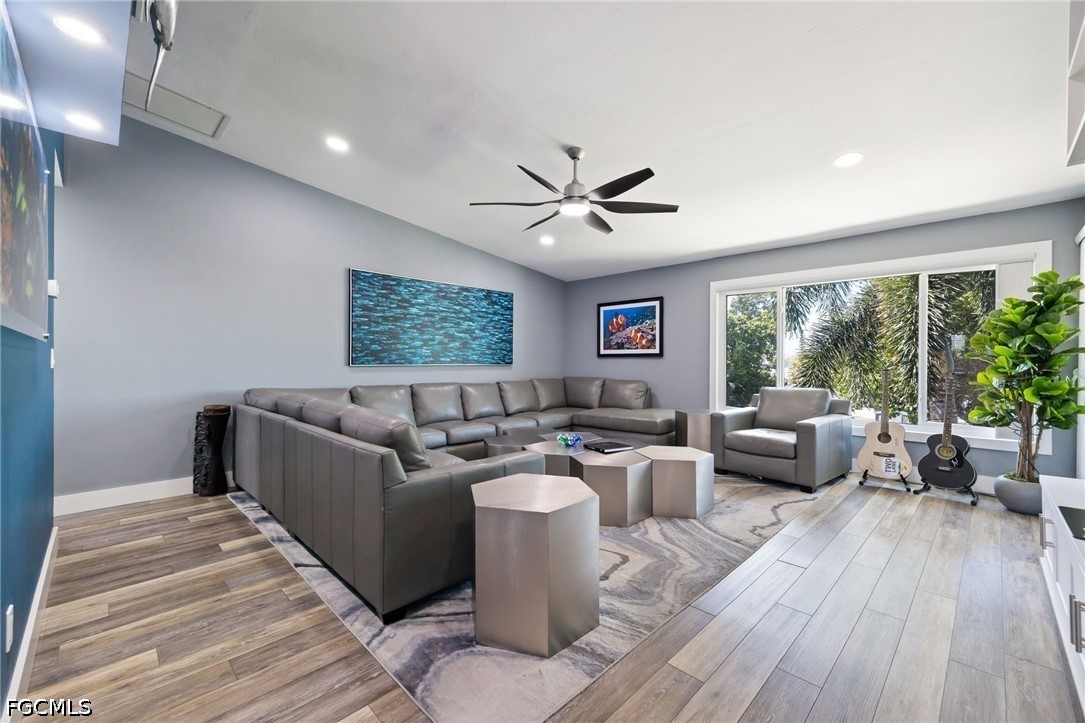 4904 Vincennes ST 204