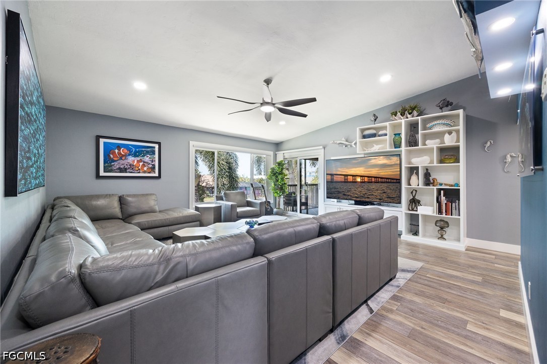 4904 Vincennes ST 204