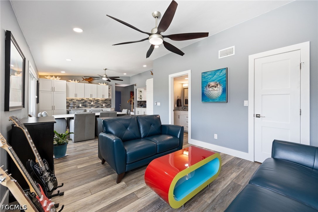 4904 Vincennes ST 204